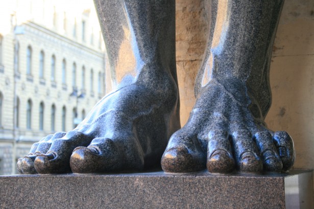 feet-of-atlantes-figure